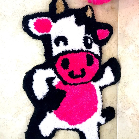 Handmade Handtufted Cow Rug - Picture 2 of 4